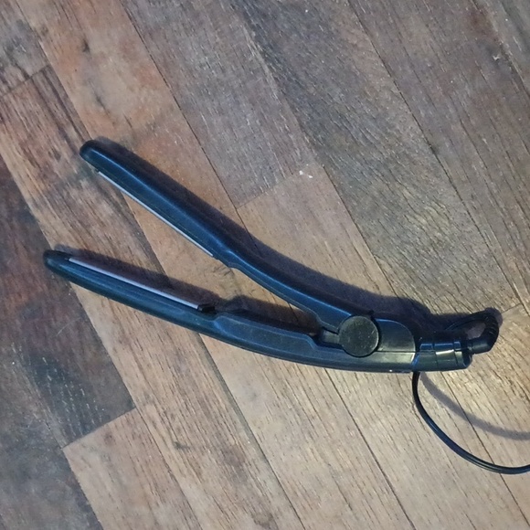 Conair Hair Straightener - Picture 2 of 2